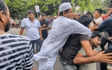 জামায়াতের ব্রিফিং চলাকালীন “দোসর” আখ্যা দিয়ে হামলা, সাংবাদিক আহত