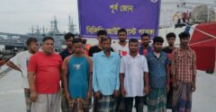 কর্ণফুলী চ্যানেলে লাইটার জাহাজ ডুবি: কোস্ট গার্ডের তৎপরতায় ১২ নাবিকদের জীবিত উদ্ধার