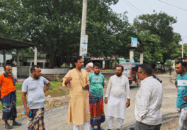 এলজিইডির অর্থায়নে শিয়ালা-পলাশবাড়ী সড়কের সংস্কার কাজে নিম্নমানের সামগ্রী, তদন্তসাপেক্ষে ব্যবস্থা নেওয়ার আশ্বাস