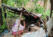স্বামী-সন্তানের সঙ্গ হারিয়ে মানবেতর জীবন: একটি নিরাপদ ঘর আর বিশুদ্ধ পানির আশায় বৃদ্ধা তহমিনা