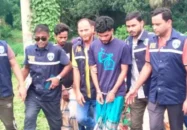 সুটকেসে না ধরায় প্রেমিকার মরদেহ দুই টুকরো করেন প্রেমিক