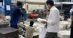 মধ্যরাতে ছাপাখানায় শিক্ষামন্ত্রী, যাচাই করলেন বইয়ের মান