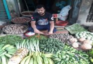 সংসার চালাতে ৪৭% পরিবার ঋণগ্রস্ত, বেশি চাপে গ্রামের মানুষ